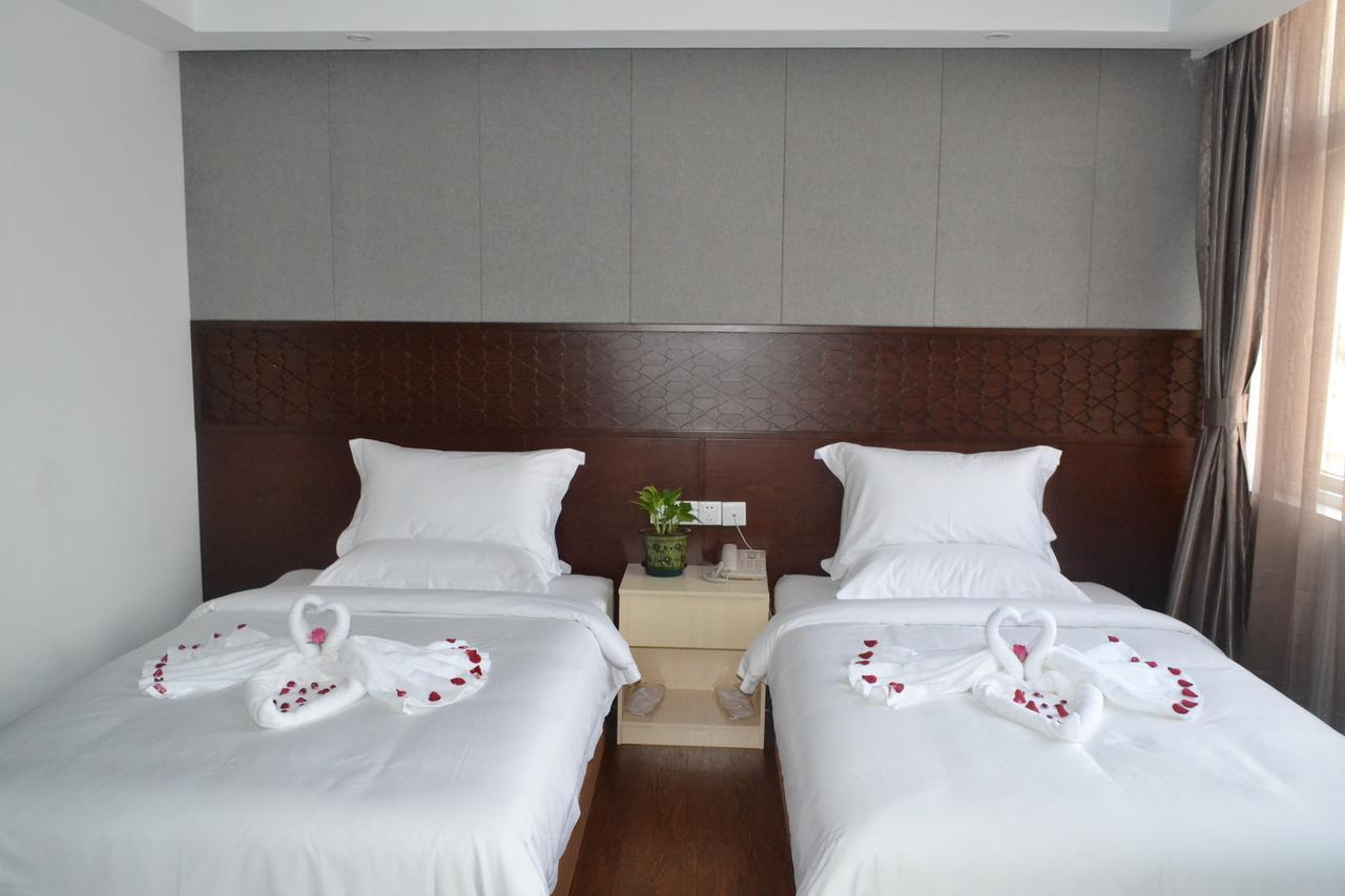 Royal Holiday Hotel Yangon Exterior photo