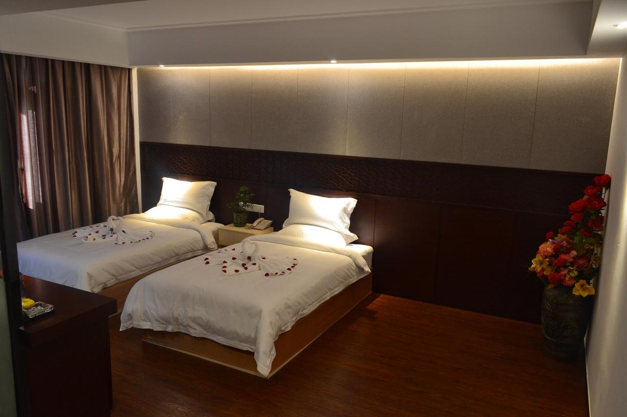 Royal Holiday Hotel Yangon Exterior photo